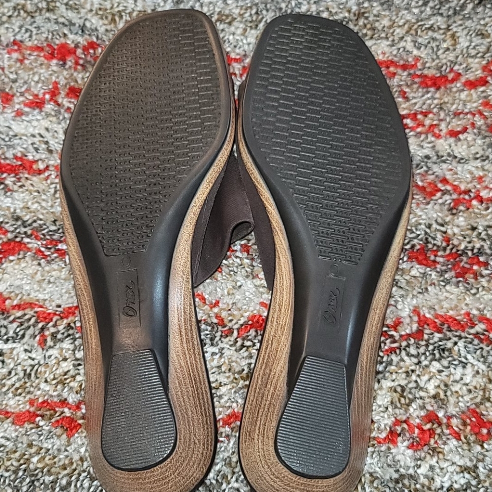 Sandals - Picture 2 of 3